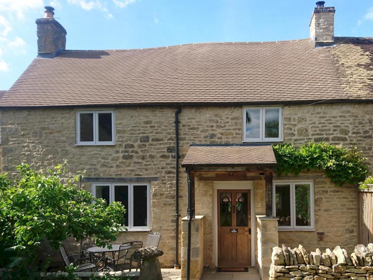 Pass The Keys The Pippins A Cotswold Cottage And Garden Parking ストウ・オン・ザ・ウォルド エクステリア 写真